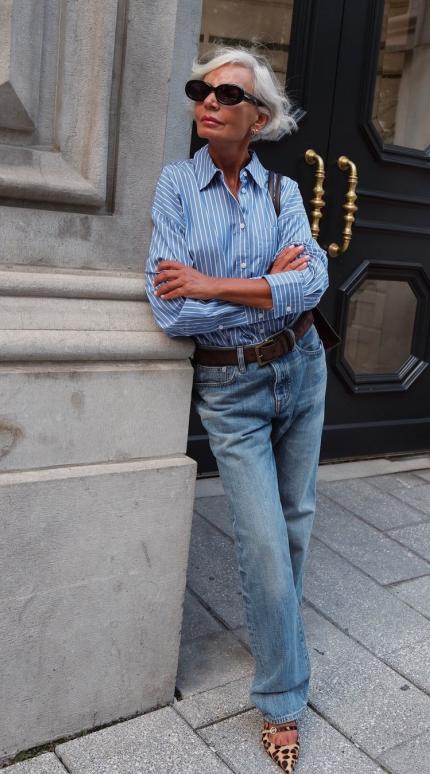 Πώς να φορέσετε το τζιν για εκλεπτυσμένες εμφανίσεις μετά τα 50