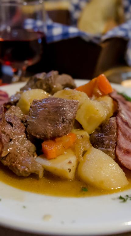 Ο ιδανικός χριστουγεννιάτικος προορισμός -3 μέρη στην Αράχωβα για καλό φαγητό