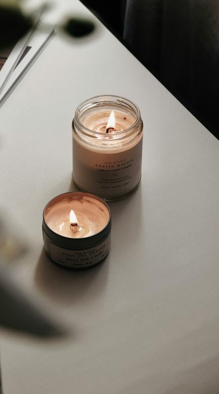 Κεριά στο ψυγείο/Φωτογραφία Unsplash 