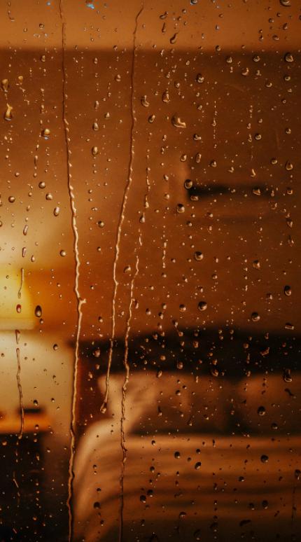 Υπνοδωμάτιο μέσα από ένα παράθυρο