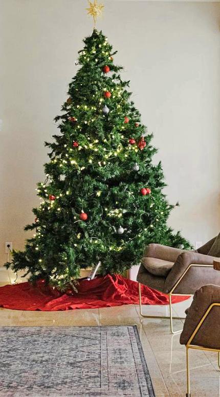 Στολισμός χριστουγεννιάτικου δέντρου/Φωτογραφία Unsplash 