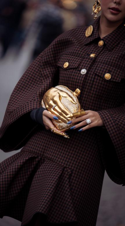 ΣΑΒΒΑΤΟ MOST LOVED 4 Το σκούρο μπλε μανικιούρ «εκθρονίζει» το κόκκινο -Η πιο elegant επιλογή για τις γιορτές