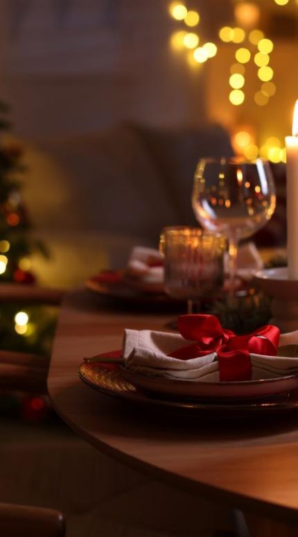 Πώς να διακοσμήσετε το γιορτινό τραπέζι