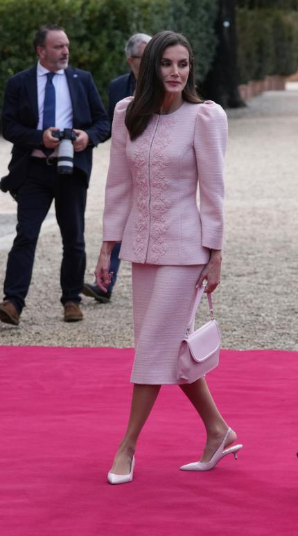 Η Βασίλισσα Λετίθια χωρίς καλσόν 