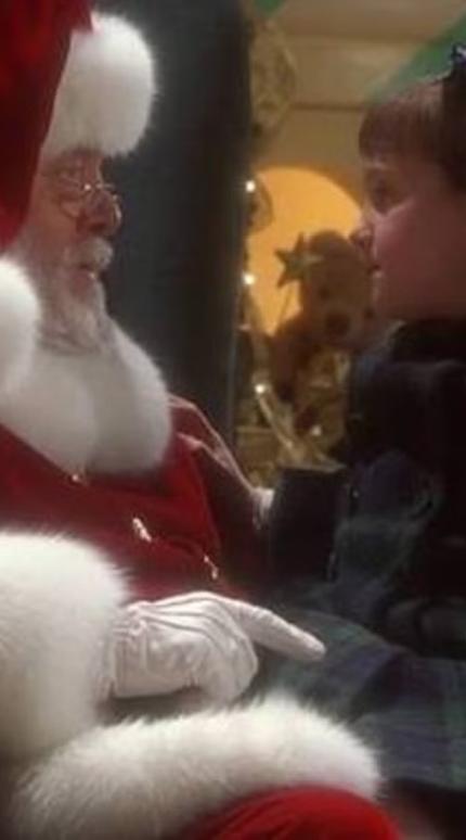 Ποια είναι η καλύτερη στιγμή για να πείτε στο παιδί σας την αλήθεια για τον Άγιο Βασίλη, σύμφωνα με τους ψυχολόγους;