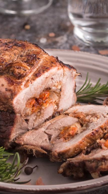 Χοιρινό ρολό γεμιστό / Φωτογραφία: shutterstock