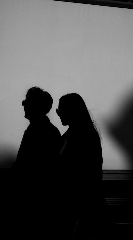 Γιατί δεν αντέχουμε τη σιωπή