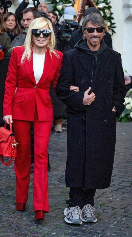 Η Ντονατέλα Βερσάτσε στην κηδεία του Βαλεντίνο