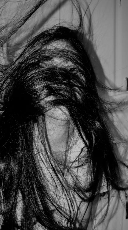 Τι λέει η ψυχολογία για τους ανθρώπους που δεν νιώθουν ποτέ αρκετοί