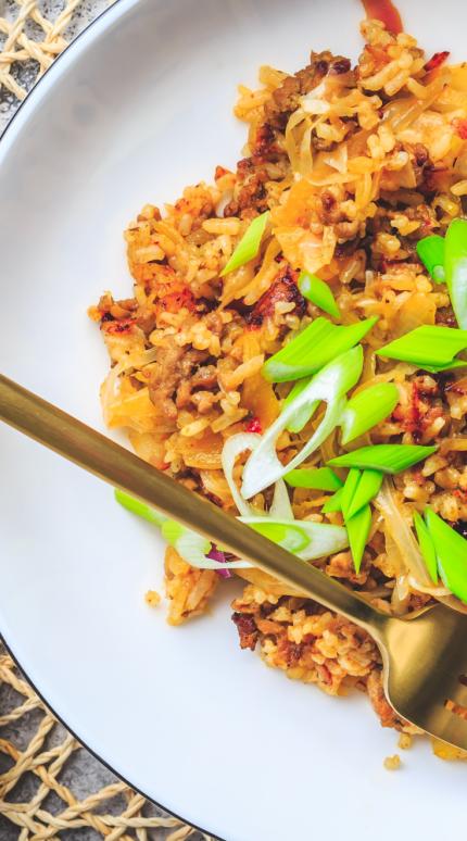 Πιλάφι με λάχανο και κιμά / Φωτογραφία: Shutterstock
