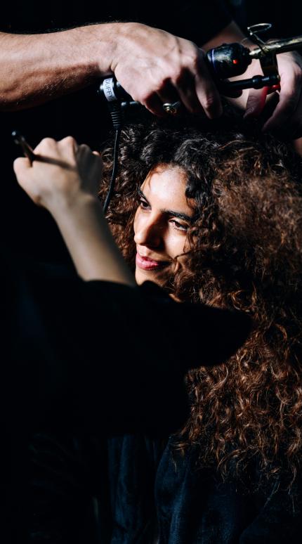 Αντίο στα βαρετά σγουρά μαλλιά το 2026: Τα 7 πιο όμορφα και μοντέρνα κουρέματα για curly