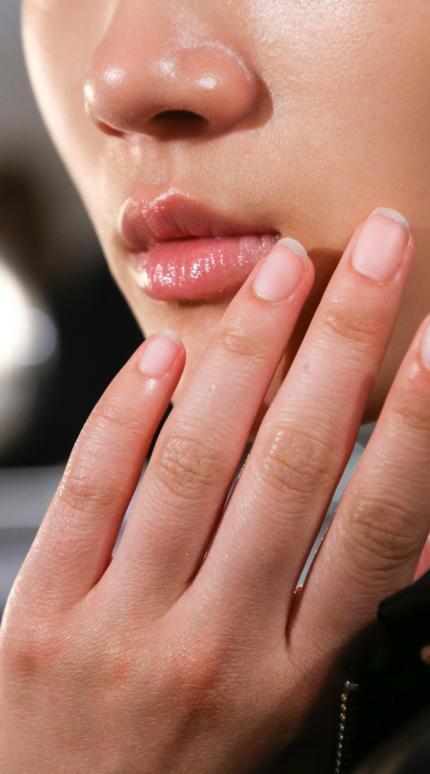 Πώς να μετατρέψετε τα εύθραυστα νύχια σε υγιή 