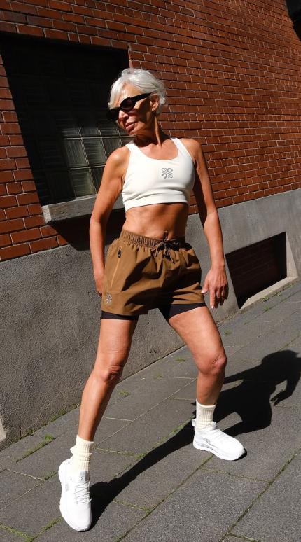 Πέντε όρθιες ασκήσεις για σύσφιξη στην κοιλιά μετά τα 50, πέρα από το Pilates