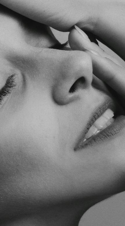 Γυναίκα με ωραία επιδερμίδα 