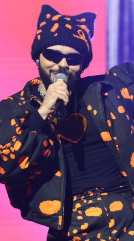 Ο Ακύλας τραγουδάει στη Eurovision