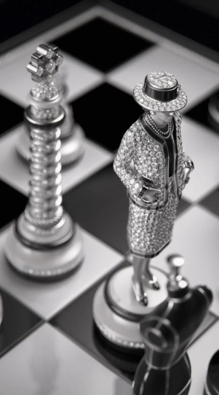 Η σκακιέρα Chanel 