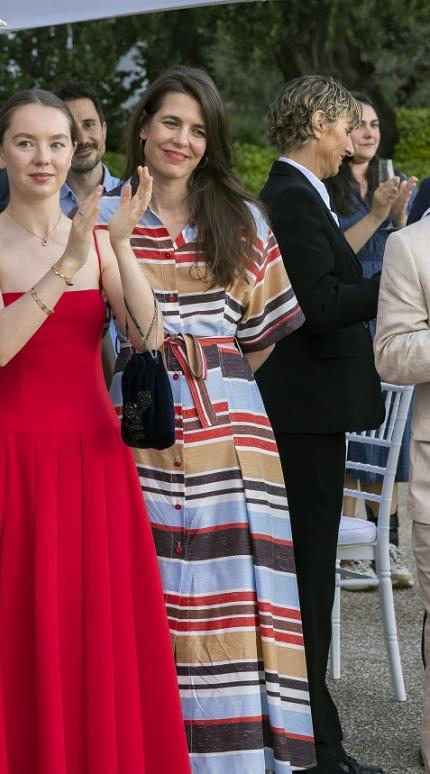 Η Καρολίνα του Μονακό με τις κόρες της Αλεξάνδρα του Ανόβερου και Σαρλότ Κασιράγκι/ Getty/ Ideal Image 