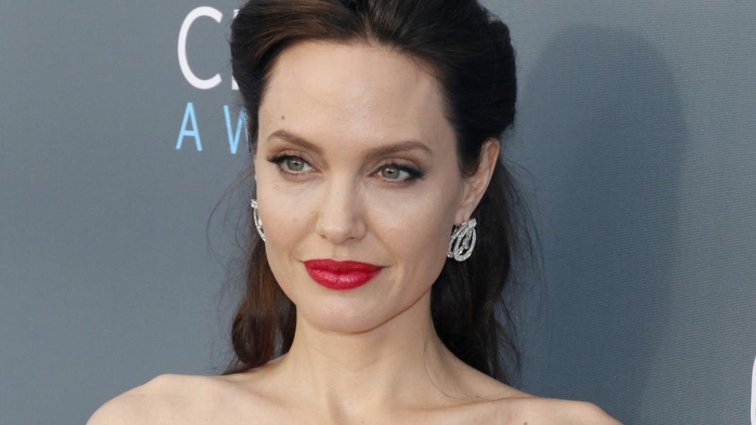 Angelina Jolie με κόκκινα χείλη/Photo:Shutterstock