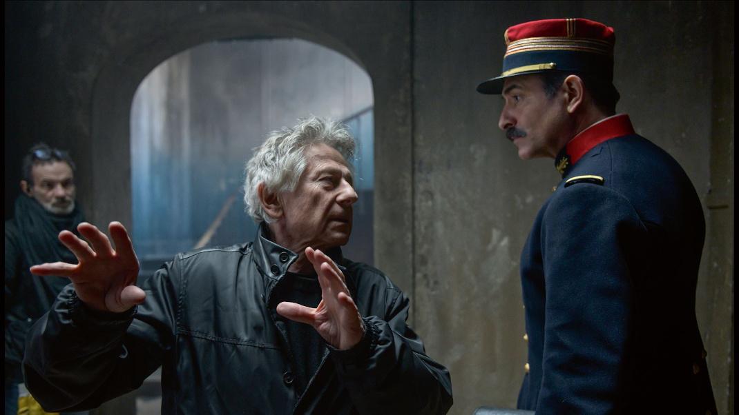 Ο Ρομάν Πολάνσκι δίνει οδηγίες στον ηθοποιό Jean Dujardin