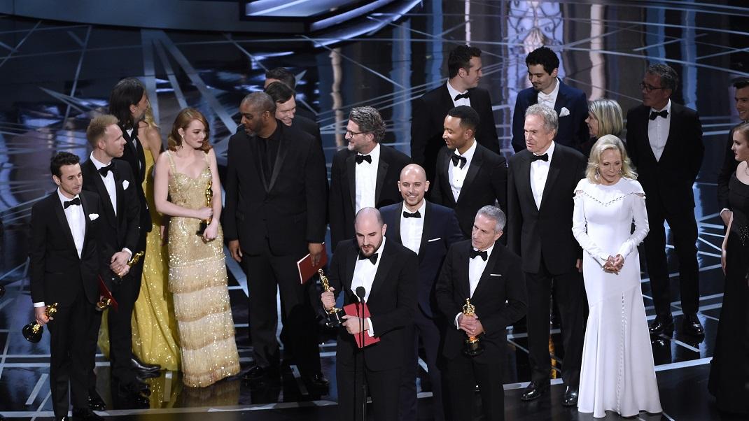 Το La La Land κερδίζει το όσκαρ καλύτερης ταινίας