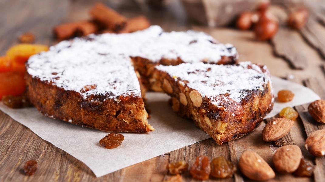 Panforte ιταλικό κέικ σε τραπέζι