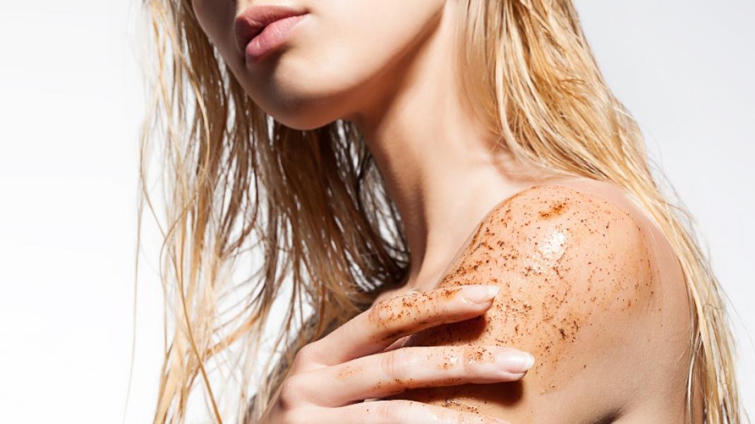 Περιποίηση σώματος με body scrub