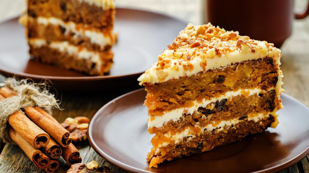 Carrot cake σε πιάτο