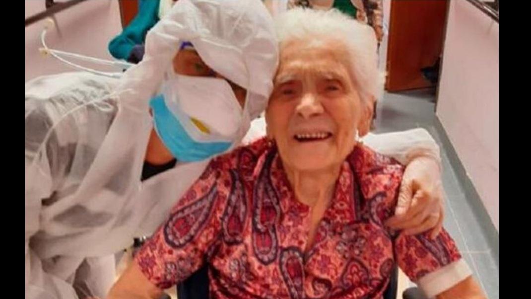 γιαγιά 104 ετών με γιατρό