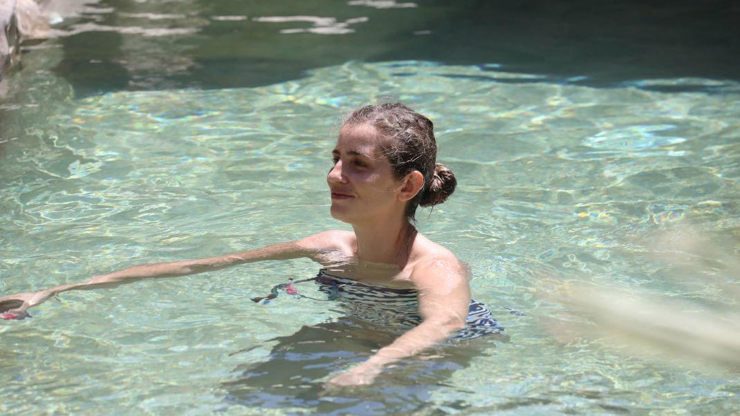 Μαρία Κίτσου σε πισίνα