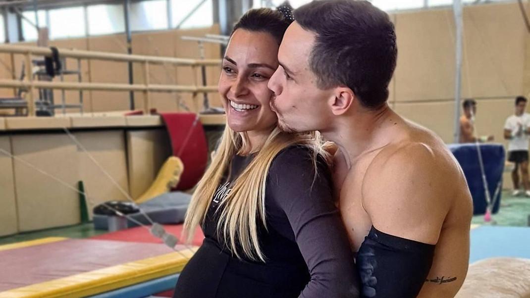 https://www.bovary.gr/sites/default/files/styles/horizontal/public/2020-11/petrounias-vasiliki-milliousi-agalia.jpg?itok=DA4WBxEH