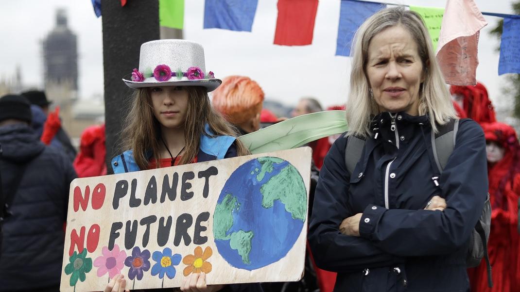 γυναίκες διαμαρτύρονται για την κλιματική αλλαγή