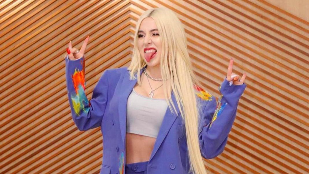 ava max