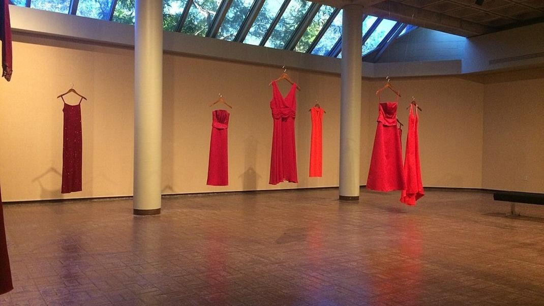 Τα κόκκινα φορέματα.