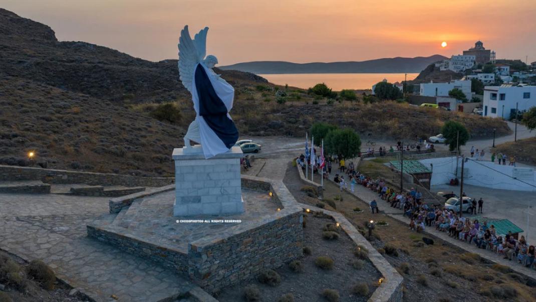 Ενα άγαλμα τεσσάρων μέτρων στα Ψαρά,