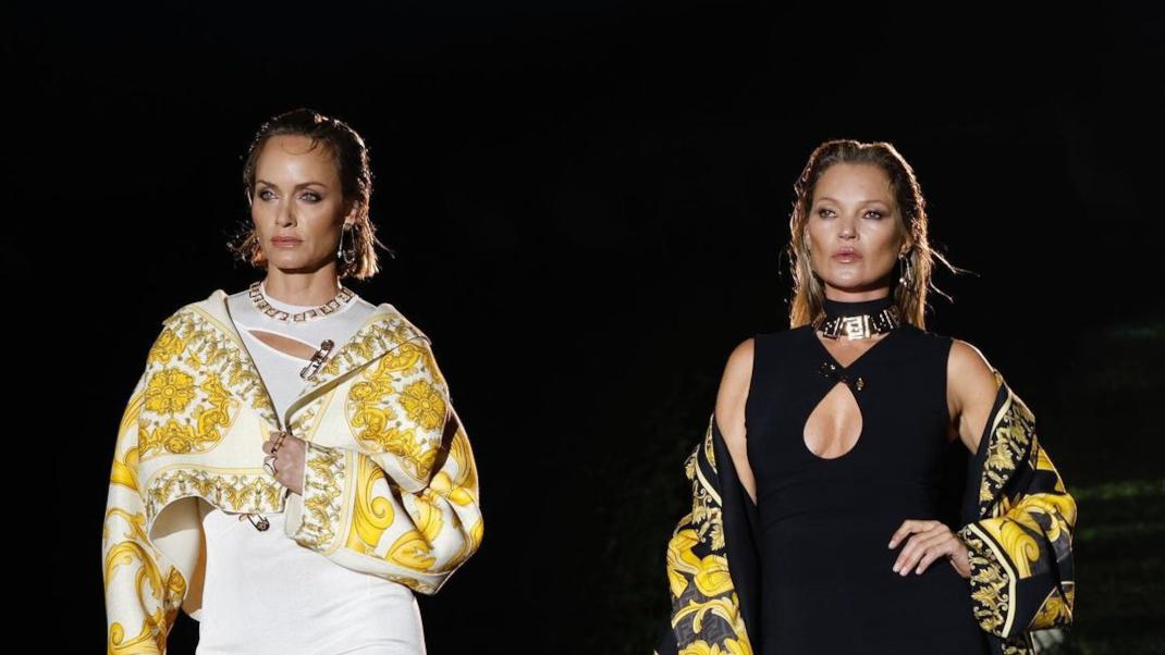 μοντέλα στο show των οίκων Versace και Fendi