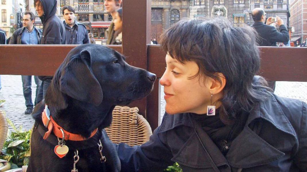 2006: Με τη Λάρα, τον πρώτο σκύλο οδηγό της