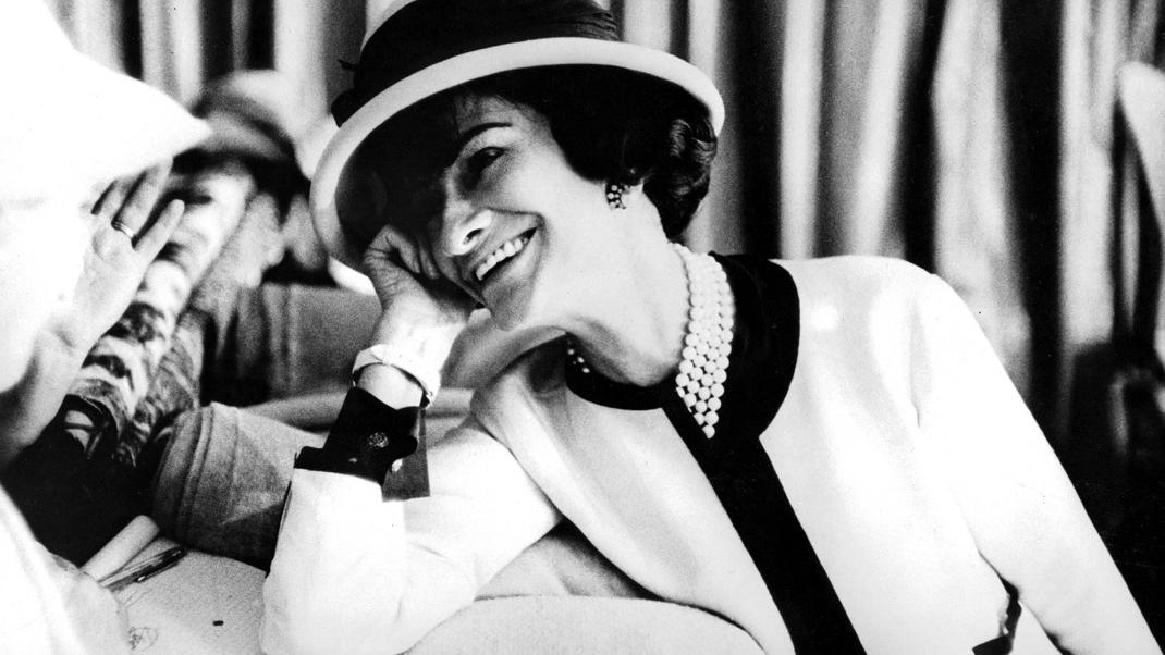 Christian DiorCoco Chanel Οι δυο θρύλοι της μόδας συναντιούνται σε νέα σειρά με τίτλο «The New Christian DiorCoco Chanel Οι δυο θρύλοι της μόδας συναντιούνται σε νέα σειρά με τίτλο «The New