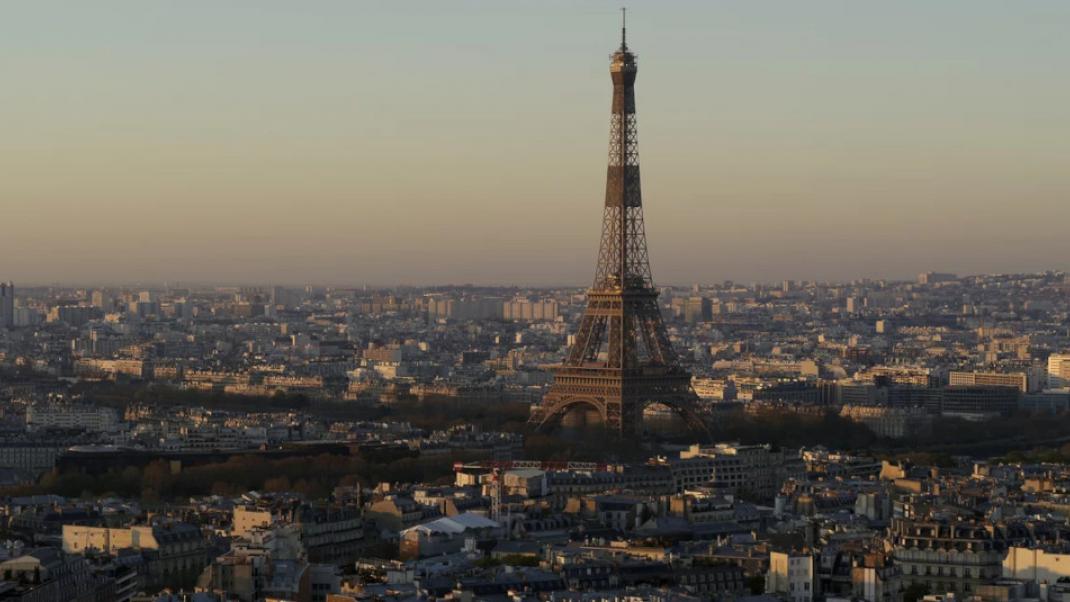 Ο Πύργος του Άιφελ στο Παρίσι/Φωτογραφία: AP/Lesdronographes