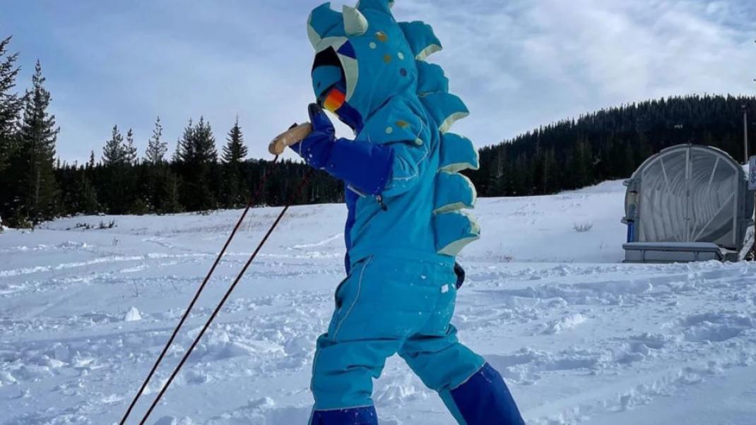 Η 4χρονη Όμπριν που λατρεύει το snowboard