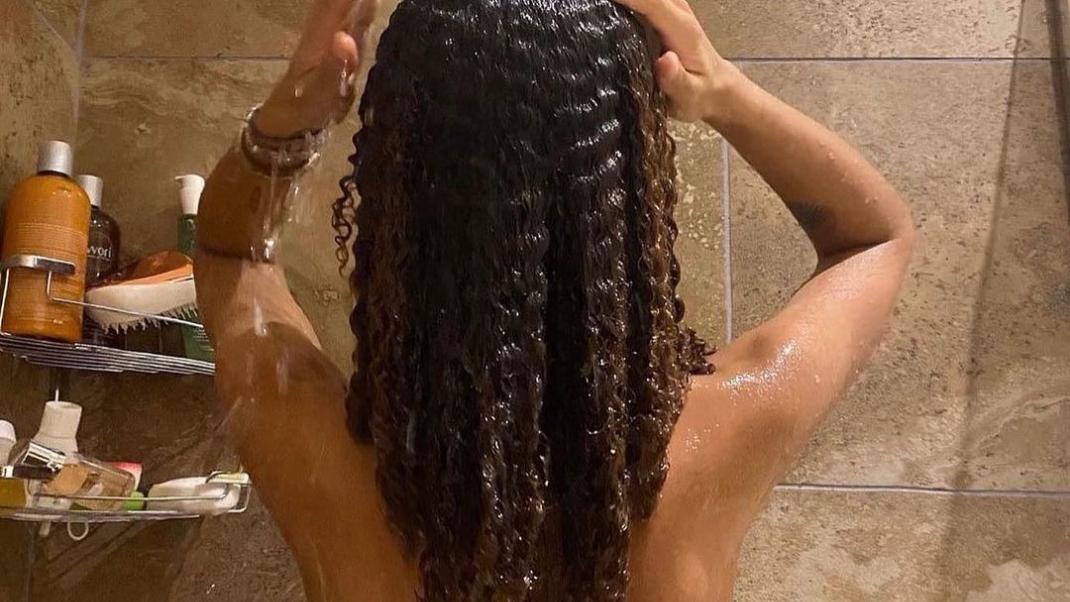 Shower, shampoo
