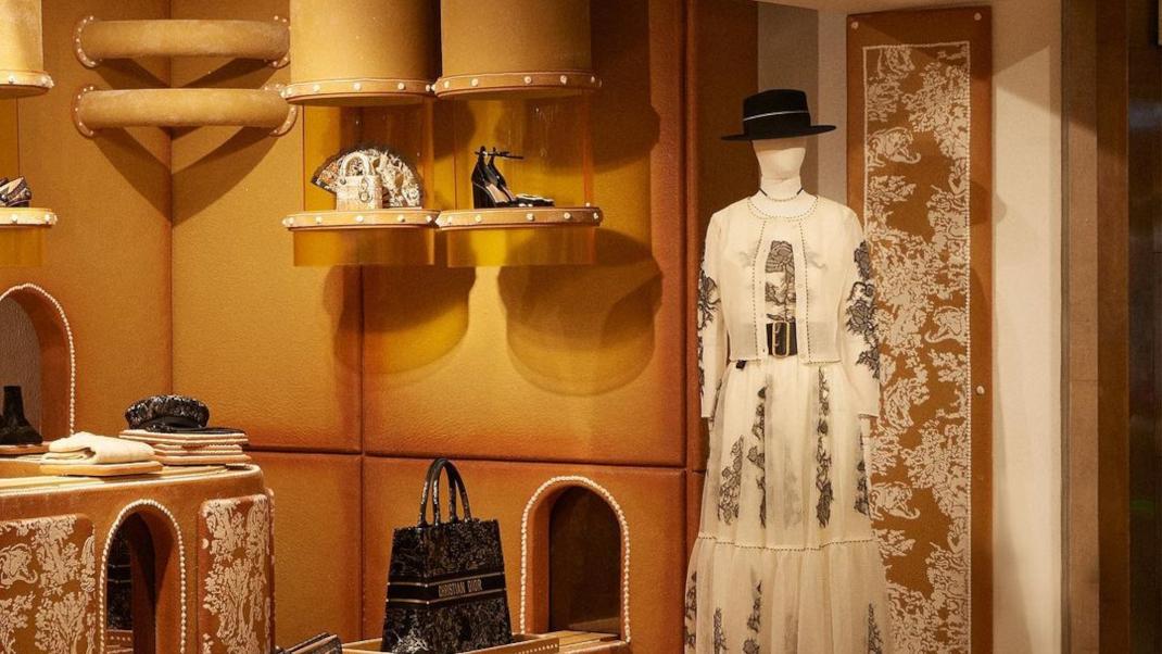 βιτρίνες του οίκου Dior στα Harrods