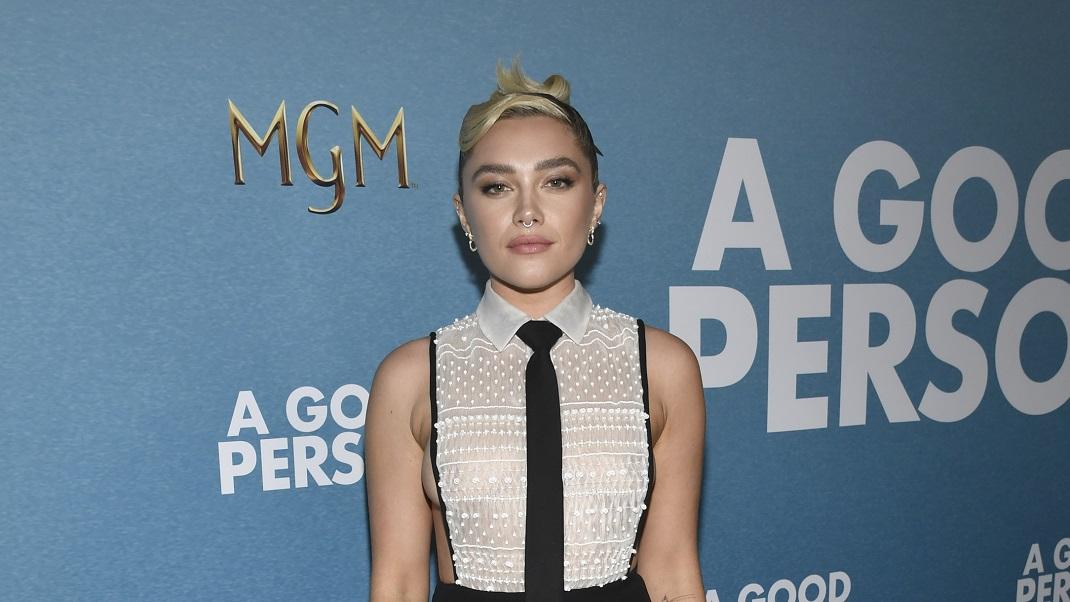 Florence Pugh με σύνολο Valentino