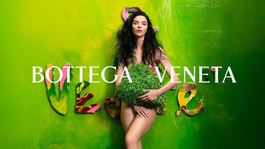 Ο Gaetano Pesce σχεδιάζει την πρώτη του τσάντα για τη Bottega Veneta