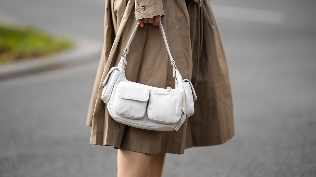 Η τσάντα της Miu Miu που έχει κλέψει την καρδιά των fashion lovers