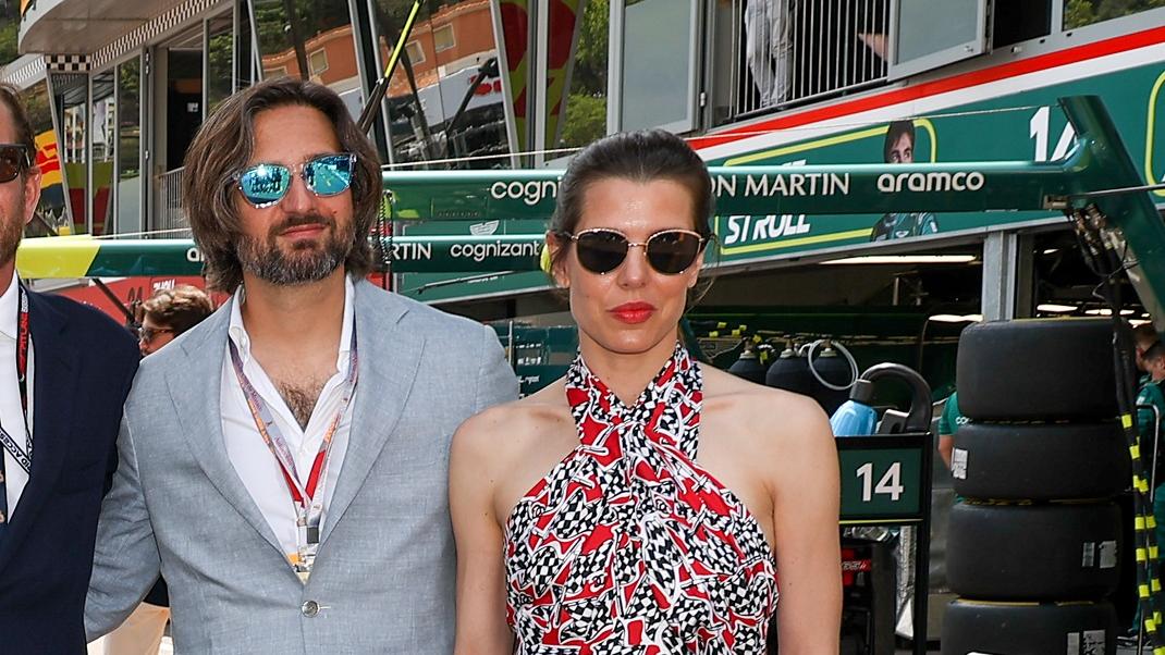 Η Σαρλότ Κασιράγκι με Chanel μεταξωτό φόρεμα στο F1 Grand Prix του Μονακό