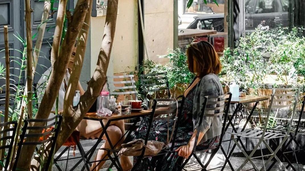 Καφέ σε πεζόδρομους της Αθήνας