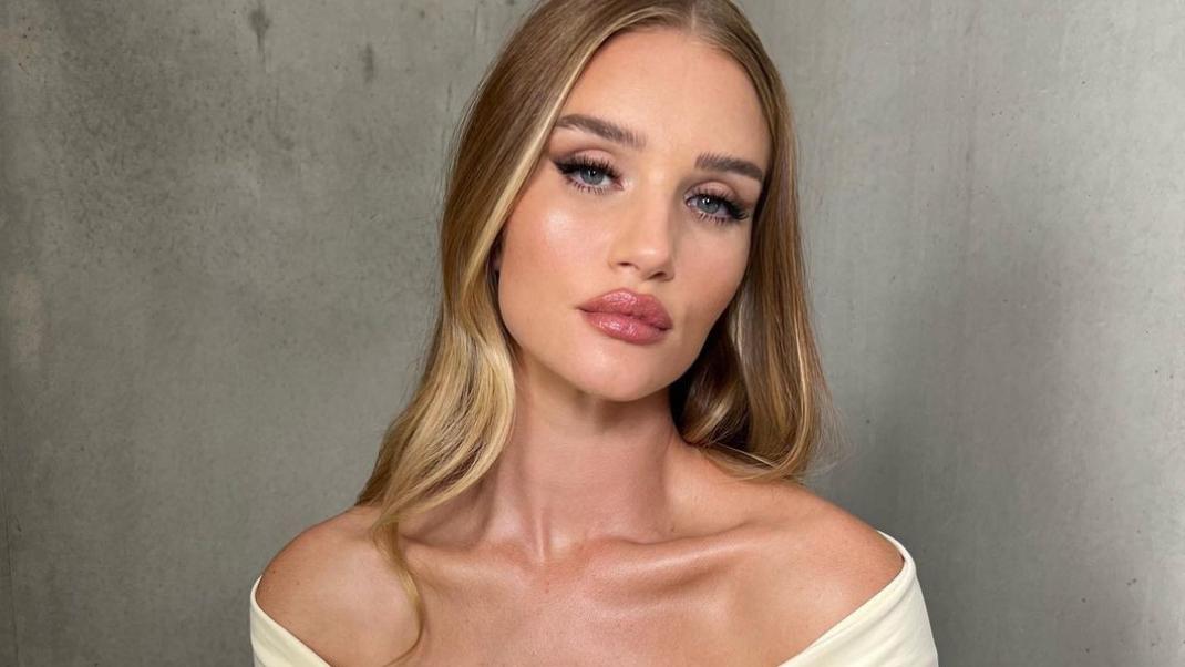 H Rosie Huntington με το κορμάκι Khaite