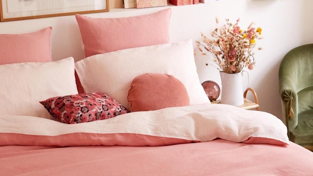 δωμάτιο με ροζ διακόσμηση