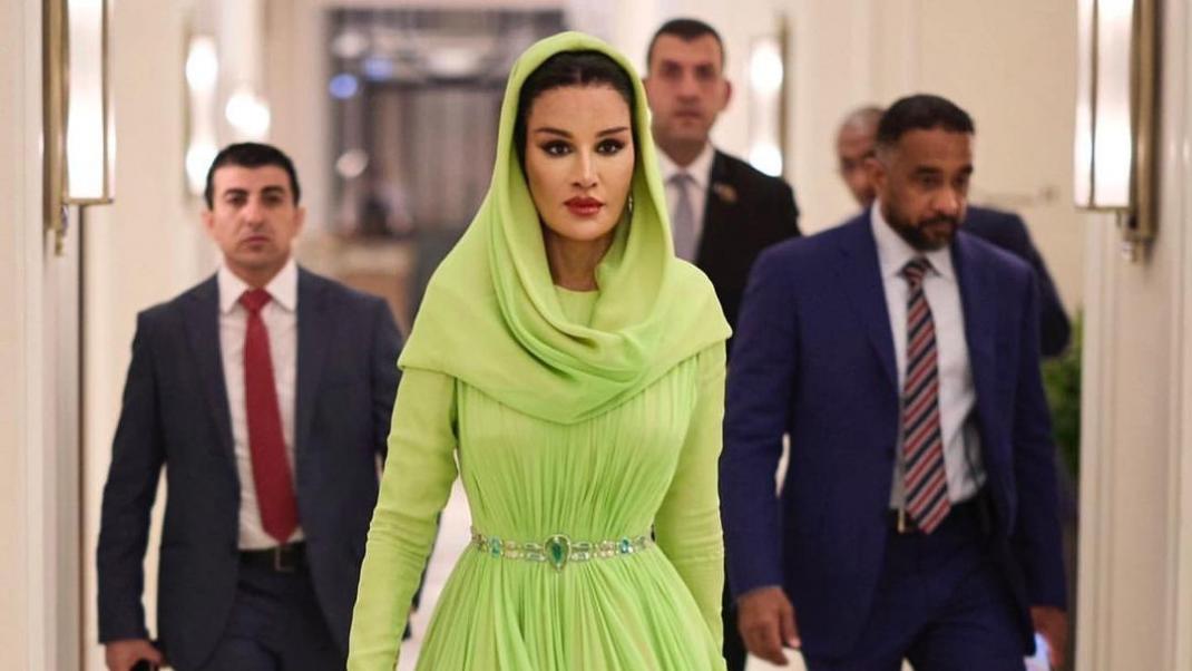 Η εμίρισσα του Κατάρ στον βασιλικό γάμο της Ιορδανίας/Φωτογραφία: Instagram SheikhaMozaFashion