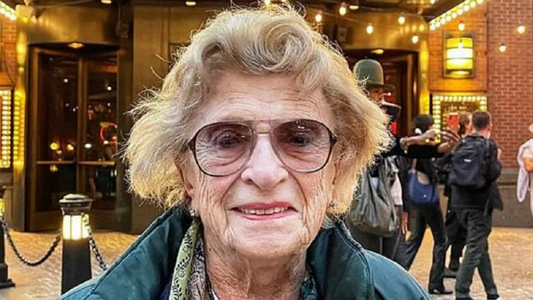 Η 99χρονη Mildred Kirschenbaum μοιράζεται τη σοφία της μέσω του Instagram και του TikTok της κόρης της, Gayle